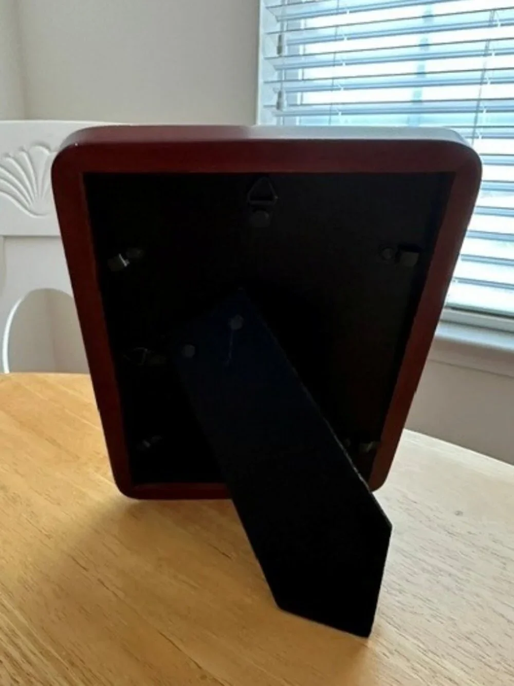 Wood 5 x 7 Picture Frame with Stand - Excellent Condition